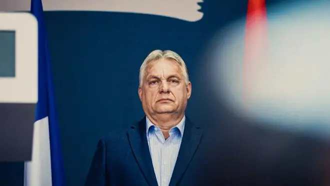 Orban daha genç bir kuşağa yer açmak için geri çekildiğini söyledi. 