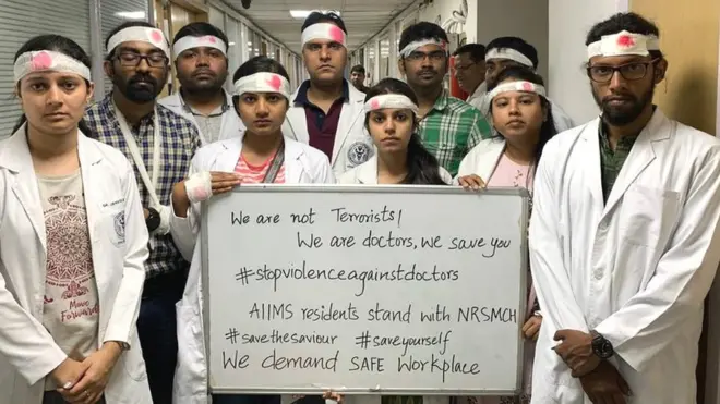 हड़ताली जूनियर डॉक्टर