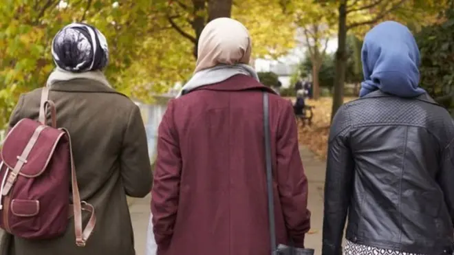 Polisi mencatat kejahatan karena kebencian, termasuk cacian, paling banyak diarahkan ke Muslim.