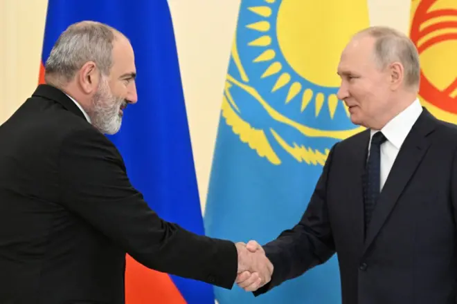 Nikol Paşinyan və Vladimir Putin