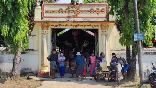 မေလ ၆ ရက်နေ့ကတည်းက လပ္ပတ္တာမြို့ပေါ်ဘုန်းကြီးကျောင်းမှာ လူတွေရောက်လာကြ