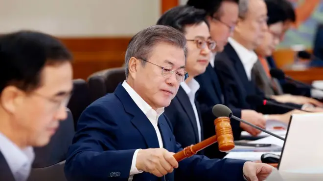 문재인 대통령의 '평양공동선언'과 '군사 분야 합의서'를 비준을 두고 논란이 거세다