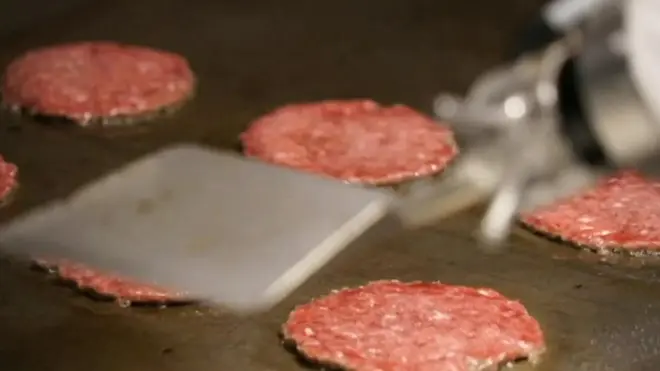 روبوت جديد يستطيع تقليب البرجر