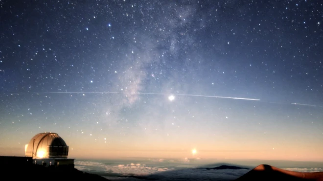 The Gemini Observatory recorded a trail of Starlink satellites