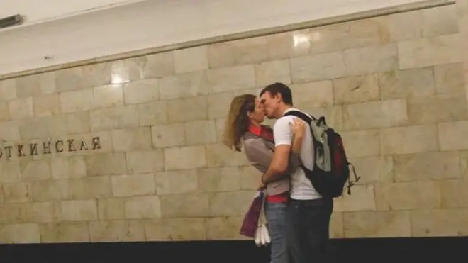 Moskva metrosu yarandığı gündən bu yana minlərlə öpüşün şahidi olub.