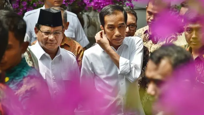Prabowo Subianto didukung Gerindra untuk maju ke Pilpres 2019. Begitu pula dengan Joko Widodo yang telah mendapatkan dukungan NasDem, Golkar dan PDIP untuk kembali mencalonkan diri menjadi presiden.