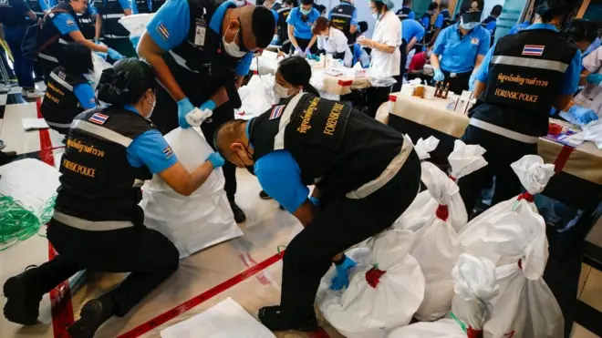 ผลจากการสุ่มตรวจของกลางจำนวน 66 กระสอบ ในห้องปฏิบัติการทางวิทยาศาสตร์ก่อนหน้านี้ พบว่าเป็นสารไตรโซเดียมฟอสเฟต ซึ่งเป็นสารที่ใช้ในทางอุตสาหกรรมอาหารและยา ไม่ใช่สารเสพติดเคตามีน ทำให้เป็นทีจับตามองว่าของกลางที่เหลือทั้งหมดในวันนี้ สรุปแล้วเป็นเคตามีน หรือเป็นสารไตรโซเดียมฟอสเฟต หรือเป็นสารชนิดใด โดยจะมีการสรุปการตรวจหลังทราบผลอีกครั้งหนึ่ง ซึ่งอาจต้องใช้เวลาประมาณ 3 วันในการตรวจของกลางทั้งหมด เมื่อวันที่ 24 พ.ย. 63