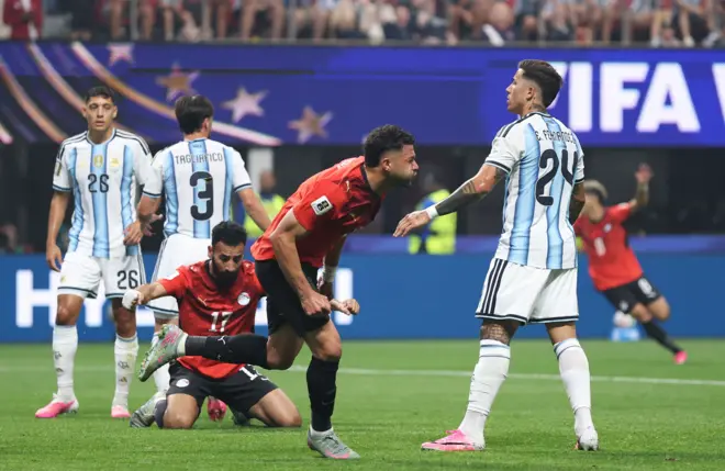 فرحة ياسر إبراهيم بالهدف المصري