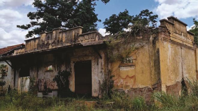 Frente da estação ferroviária abandonadaentrar no sportingbetJapurá, construídaentrar no sportingbet1911