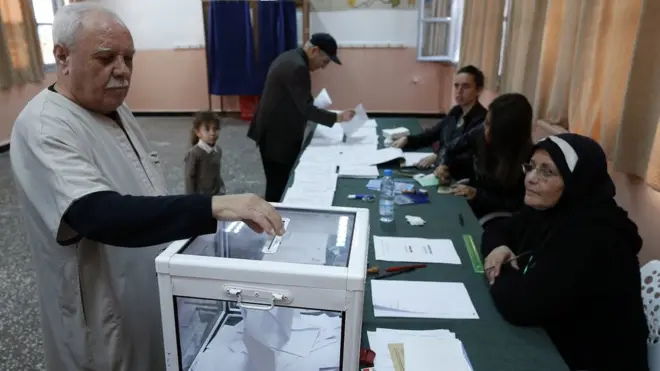 نسبة المشاركة هاجس الحكومة الجزائرية في هذه الانتخابات