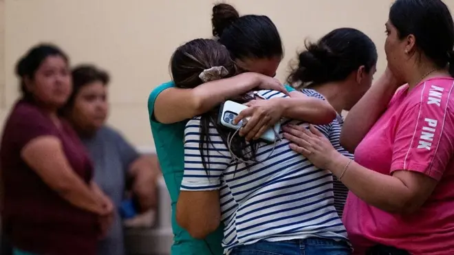 "لا أحد يخبرنا إذا كان أطفالنا بخير أم لا"