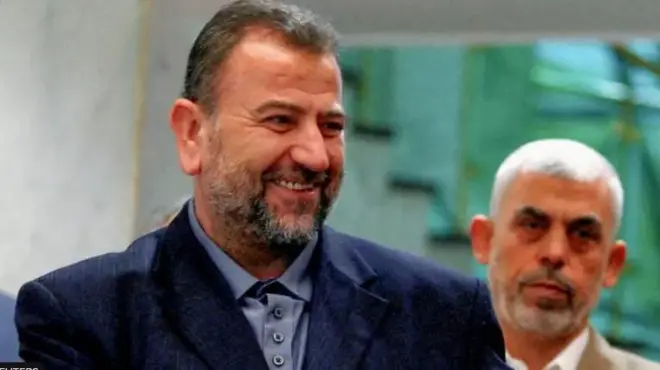 সালিহ আল-আরোরি (বাঁয়ে)