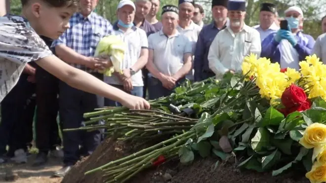 В Казани простились с учителями, погибшими в стрельбе в школе