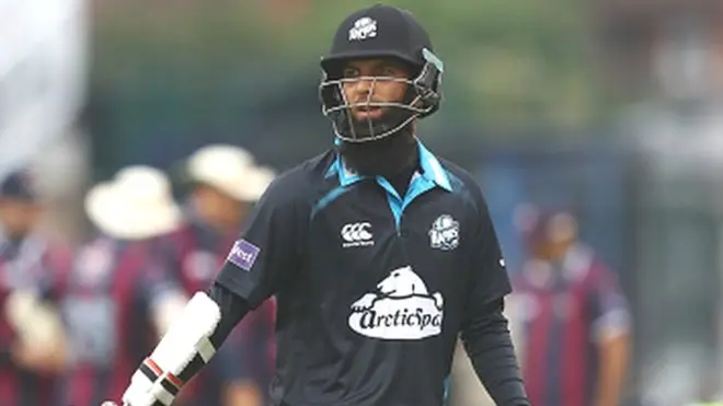 اوس د معین علي پر ځای د اسټرالیا یو لوبغاړی ګومارل شوی دی.