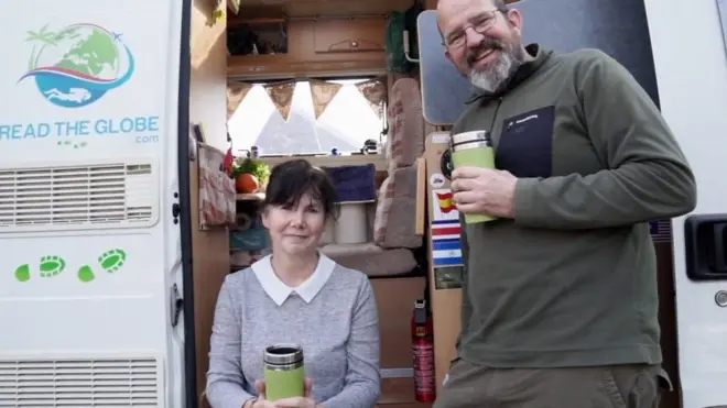 علقا في موقف للسيارات في تركيا بدلا من السفر حول العالم