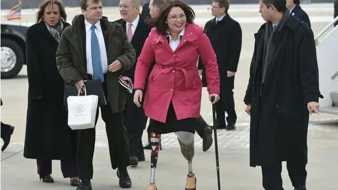 แทมมี่ ดักเวิร์ธ ต้องสูญเสียขาทั้ง 2 ข้างระหว่างร่วมรบในสงครามอิรัก