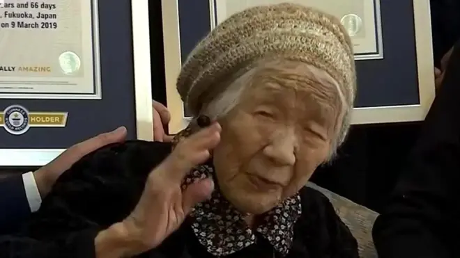 د نړیوالو ریکارډونو ثبتوونکي کتاب 'ګینیس' کې د ۱۱۶ کلنې جاپانۍ کین تاناکا نوم د نړۍ تر ټولو د ډېر عمر لرونکې په توګه ثبت شوی. نور وېډیو کې کتلی شئ.