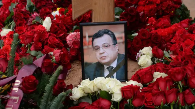 Андрея Карлова похоронили на кладбище в Химках после отпевания в храме Христа Спасителя