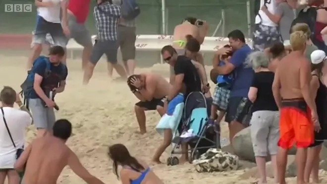 Пляж Махо на острове Сен-Мартен расположен в считанных метрах от взлетно-посадочной полосы аэропорта