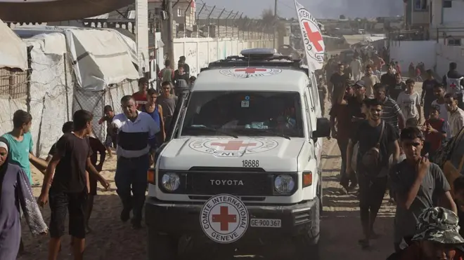 машина красного креста в секторе газа