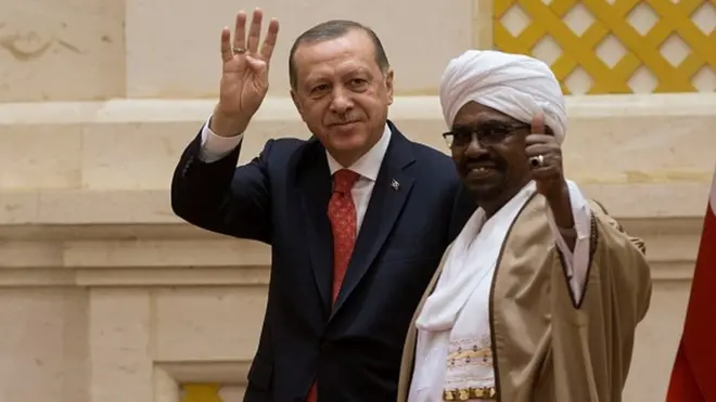 Cumhurbaşkanı Erdoğan ve eski Sudan Devlet Başkanı Ömer El Beşir, Aralık 2017'de Sudan'ın başkenti Hartum'da bir araya gelmişti