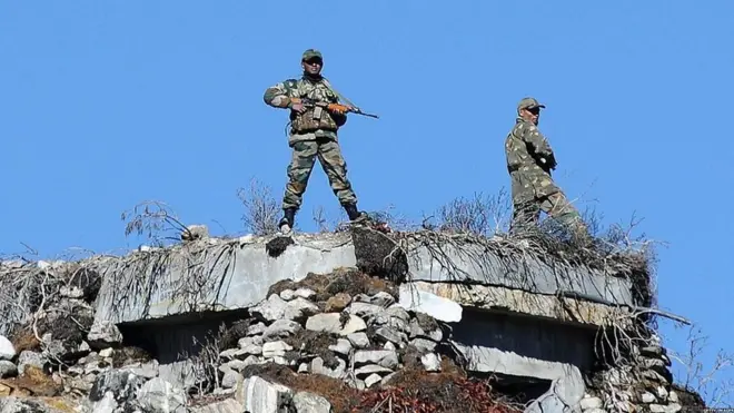 సైనికులు