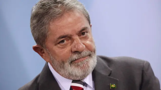 Lula da Silva ha rechazado que él o su esposa hayan poseído el apartamento investigado en el caso de corrupción.
