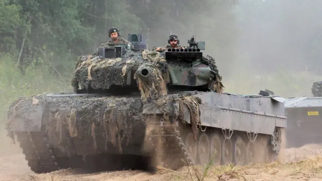 Танки могут и без дорог, но снабжать их приходится по шоссе