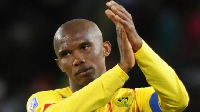 Samuel Eto'o lors d'un match de la Coupe du monde 2010 en Afrique du Sud, contre le Japon (0-1)