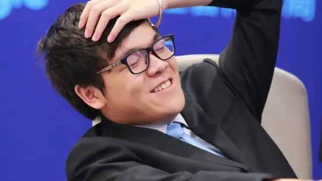 比赛结束后，柯洁接受了记者的采访并表示："其实我有一些遗憾，因为我觉得是可以打败它的。"