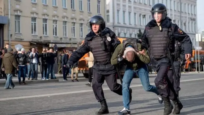 Во время несанкционированной акции в Москве были задержаны более тысячи человек