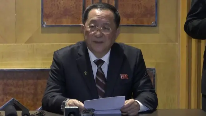 현지시간 29일 새벽 북한 리용호 외무상이제2차 북미정상회담이 열렸던 베트남 하노이의 북한 대표단 숙소인 멜리아 호텔에서 기자회견을 가졌다