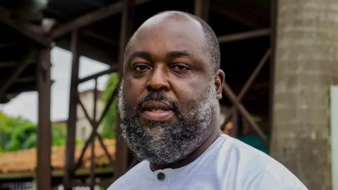 ኤሪክ ኣርተር ቀዳመ ሰንበት ኣብ መላእ ጋና ብምዛርን ዝተበላሸዋ ቴለፎናት ኣብ ምእካብን እዩ ዘሕልፎ