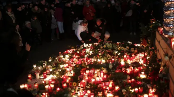 Число погибших в результате нападения составило 12 человек; еще 48 человек получили ранения