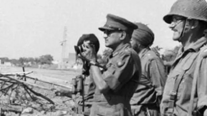 ઇચ્છોગિલ નહેરના કિનારે સેનાધ્યક્ષ જનરલ ચૌધરી સાથે હેડ