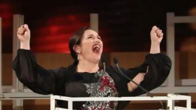 معلمة من بريطانيا تفوز بجائزة أفضل معلمة على مستوى العالم