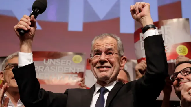 El triunfo del ecologista fue celebrado por autoridades de la Unión Europea.