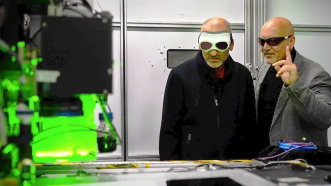 Roger Harrabin with Barak Yekutiely and the "de-printer"