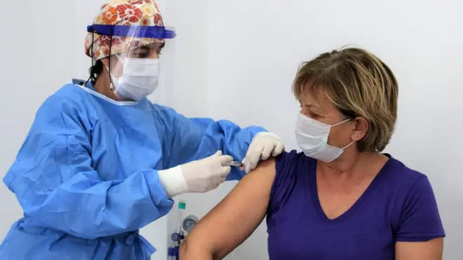 Türkiye'de Covid aşısı yapılan bir kişi