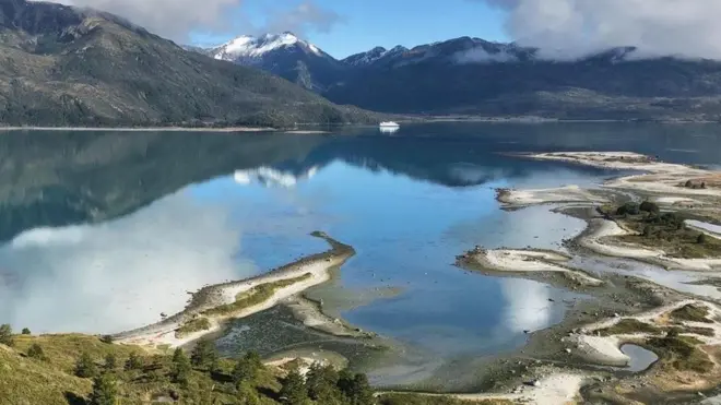 Al igual que su abuelo, 70 años antes, James Clark quedó cautivado por la belleza del Estrecho de Magallanes.