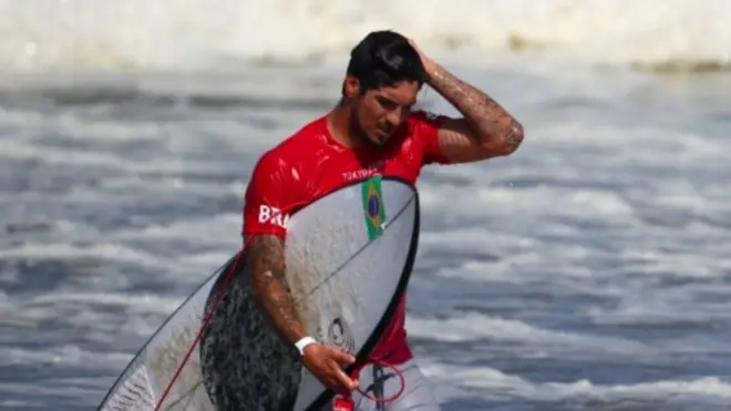 Notas baixas dadas por juízes a Gabriel Medina causaram indignação entre torcedores brasileiros; ele ficou sem medalhas