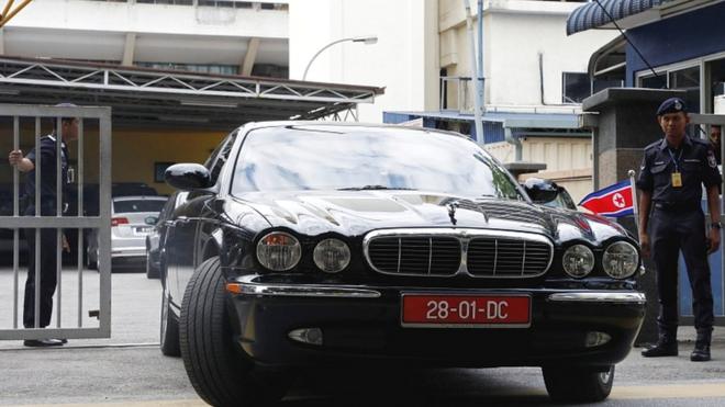 朝鮮官員的汽車離開吉隆坡中央醫院