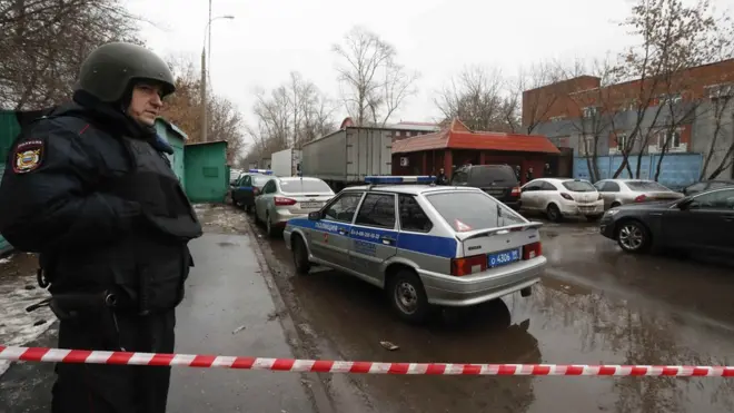 Оцепление у здания кондитерской фабрики