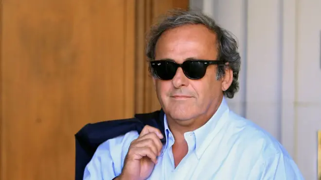 Michel Platini ditahan di Nanterre, di pinggiran ibu kota Prancis, Paris, hari Selasa (18/06).