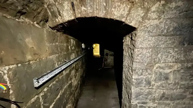 జార్జ్ IV బ్రిడ్జ్ ,ద వాయిడ్