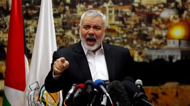 Ismail Salam Haniyeh yapfushije abana batatu b'abahungu bishwe n'ibitero bya Israel mu ntambara iri muri Gaza