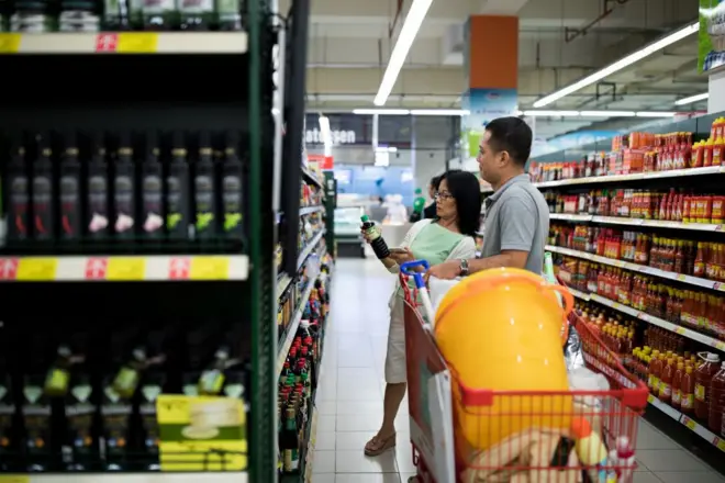 Bên trong một siêu thị ở Việt Nam