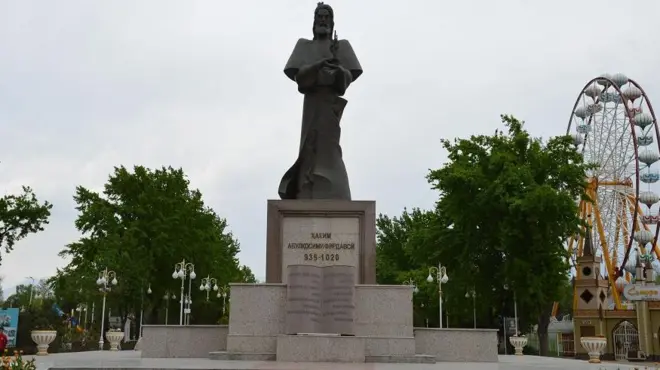 مجسمه فردوسی در تاجیکستان