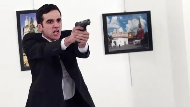 El policía autor del ataque.