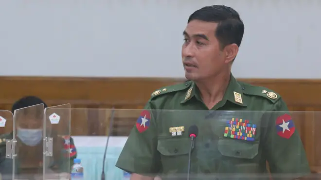 ကာကွယ်ရေးဒုဝန်ကြီး ဗိုလ်ချုပ်အောင်လင်းထွန်း